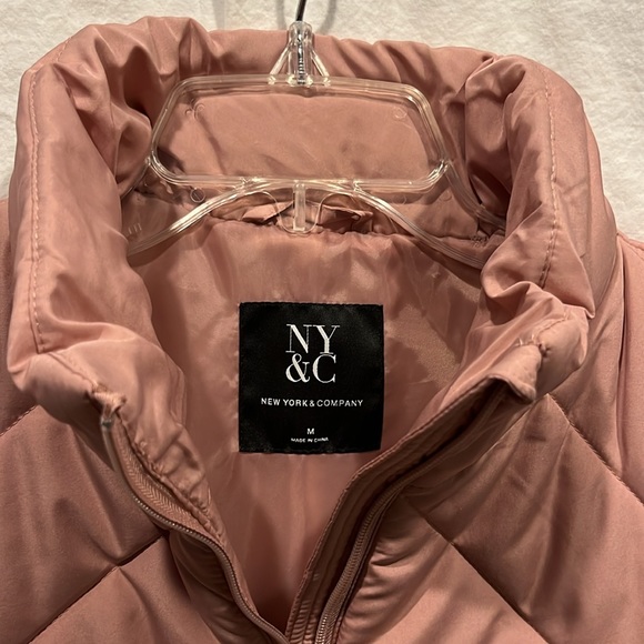 NY&C NWT Quilted vest size Medium zip up slant pockets mauve color - Picture 3 of 5